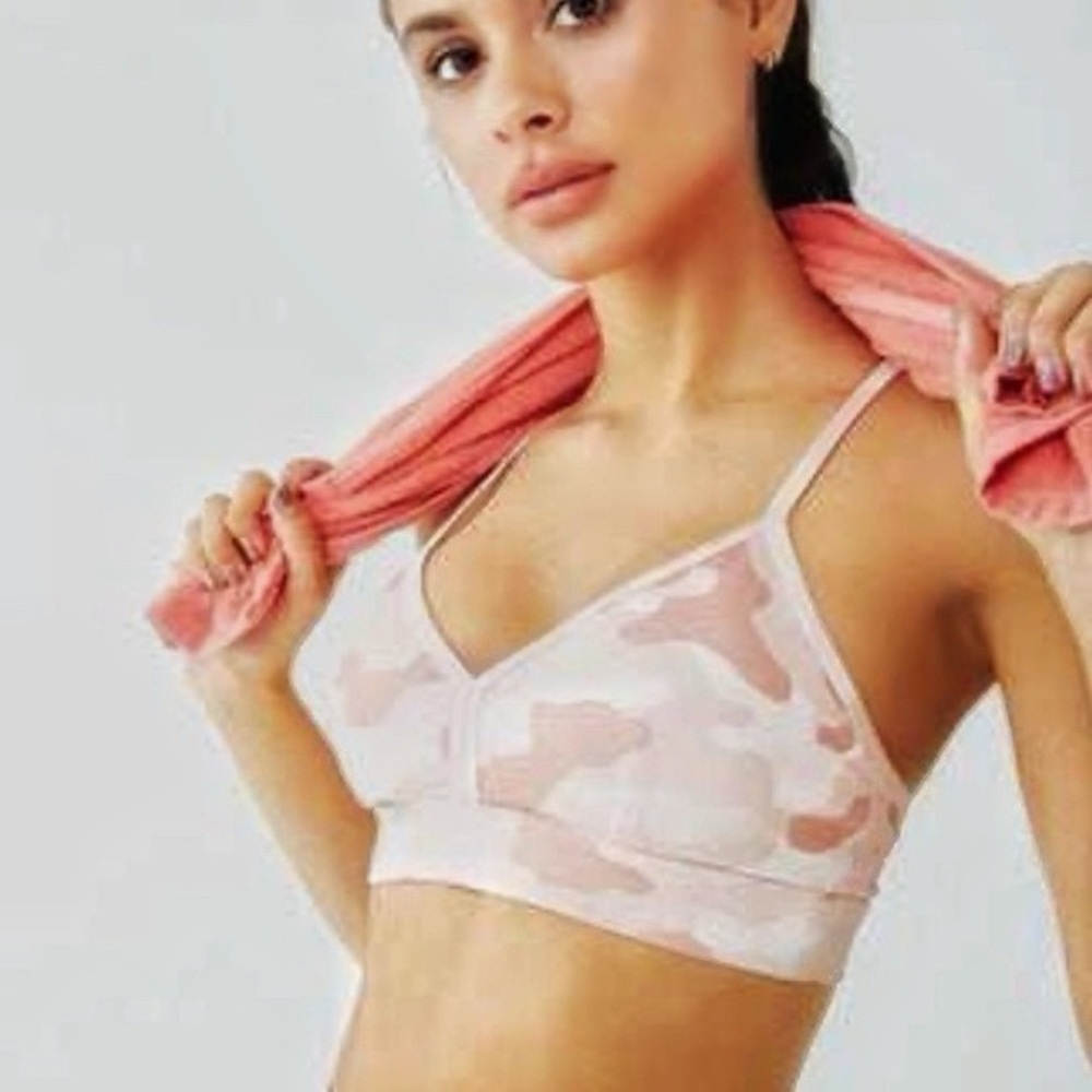 FOREVER 21 💗 Dusty Pink Camo Sports Bra